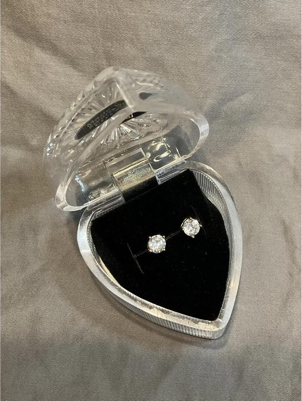 NWOT SMALL Stud Earrings Made with Swarovski Crystal in Heart Box  #1369